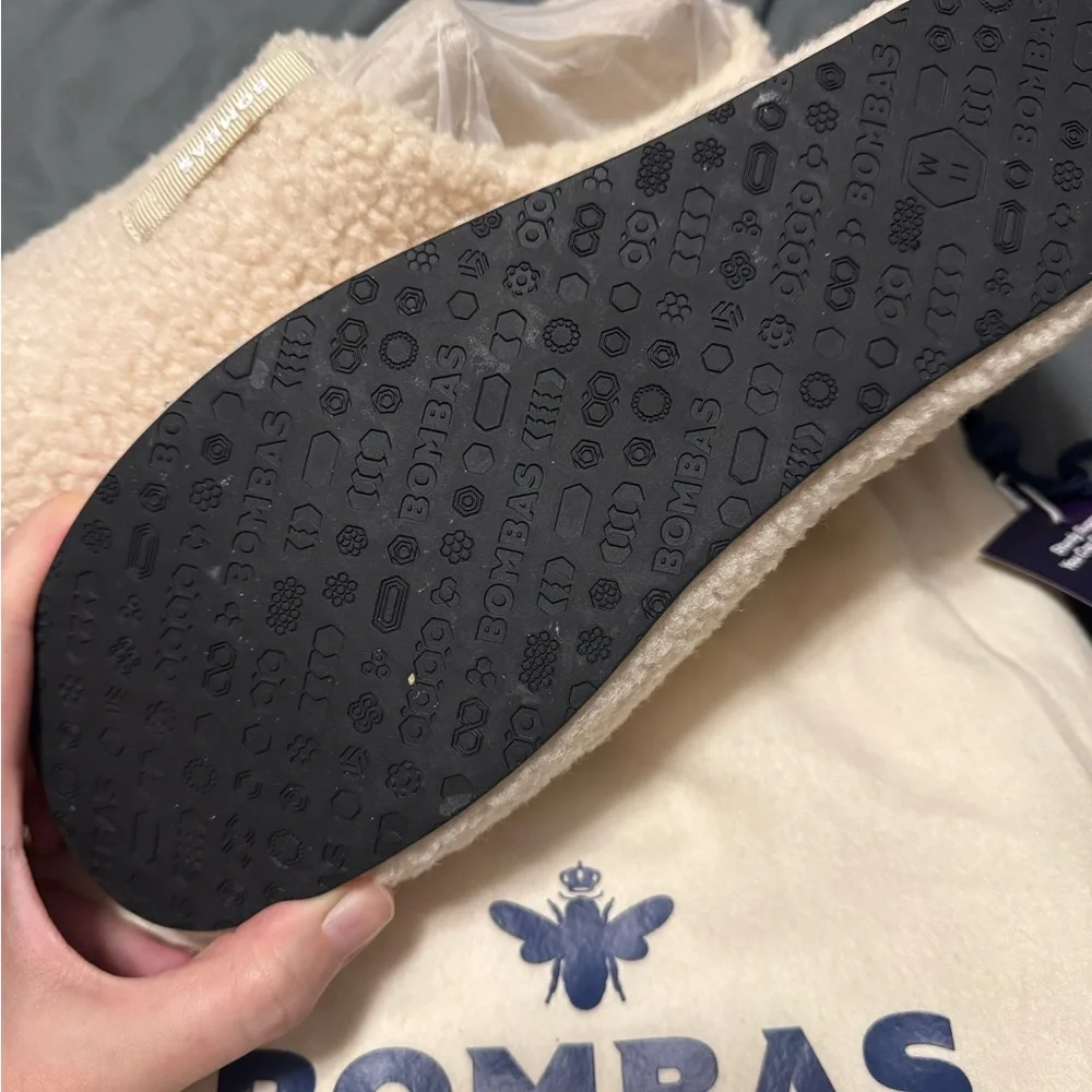Bombas Cream Fleece Slippers - Picture 2 of 2